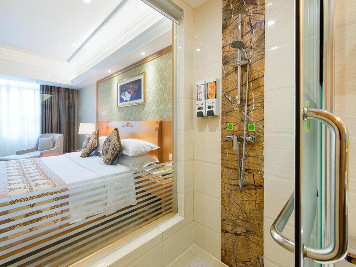 Vienna Hotel Banxuegang Road Шэньчжэнь Экстерьер фото